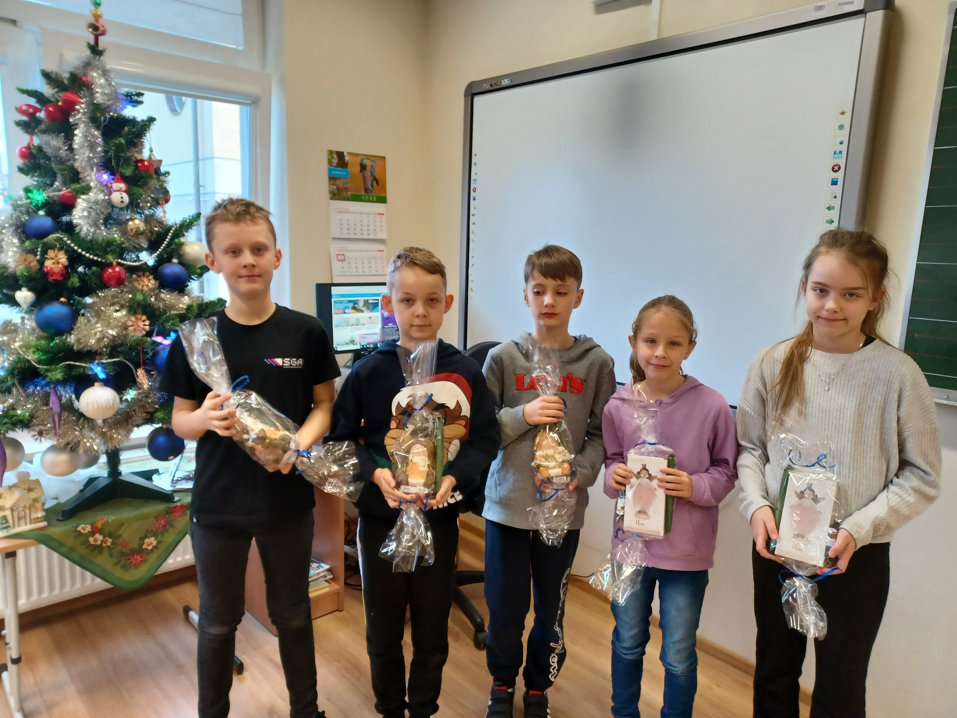 Laureaci Szkolnego konkursu bożonarodzeniowego w klasach 1-3 - Obrazek 3