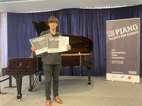 Marco Herda zaznamenal skvelý úspech na Medzinárodnej klavírnej súťaži v Dolnom Kubíne - Obrázok 1