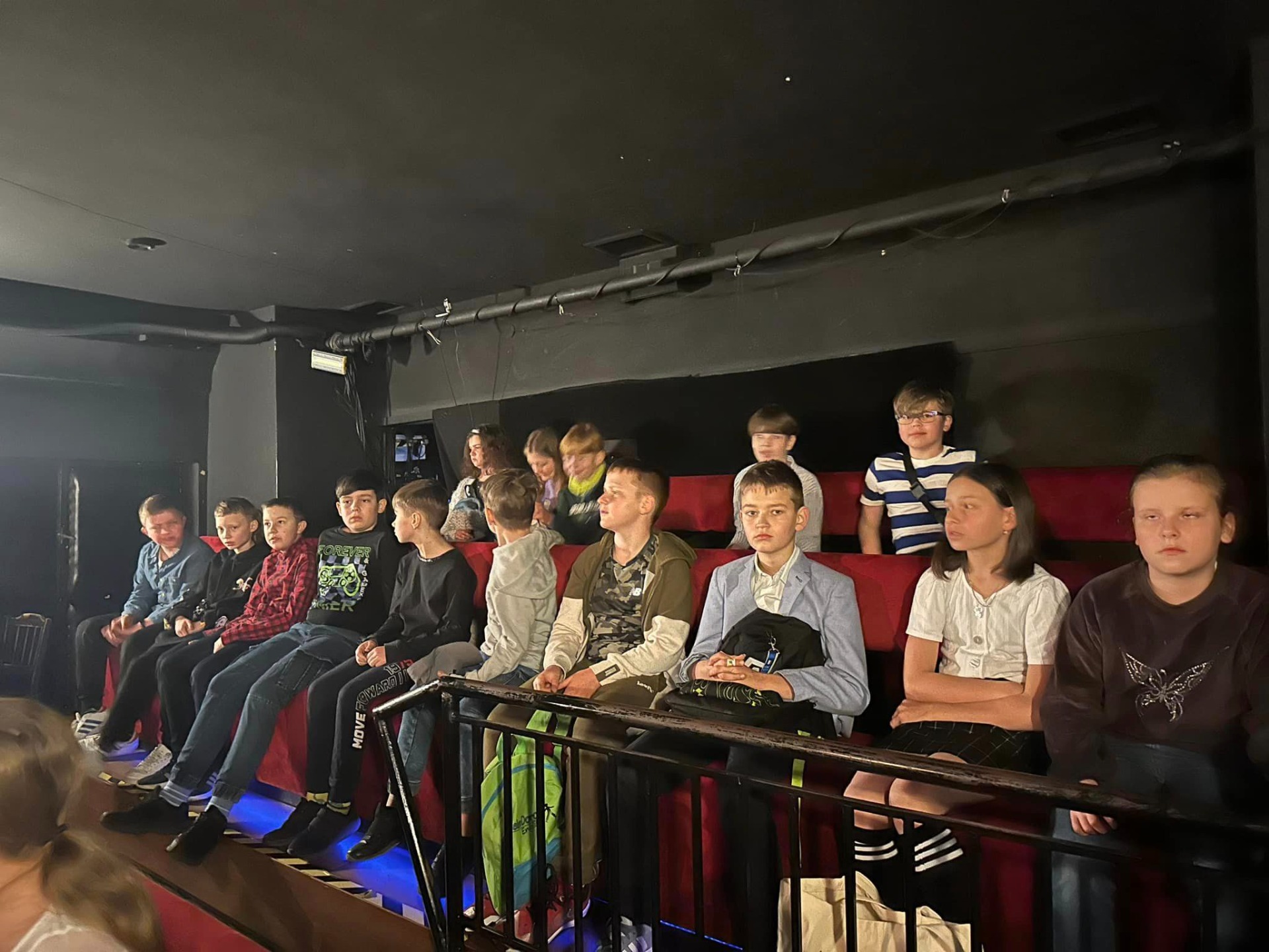 16 kwietnia uczniowie klasy 4b, 5a i 5b udali się do Teatru Współczesnego w Krakowie na spektakl „Pan Twardowski”. - Obrazek 2
