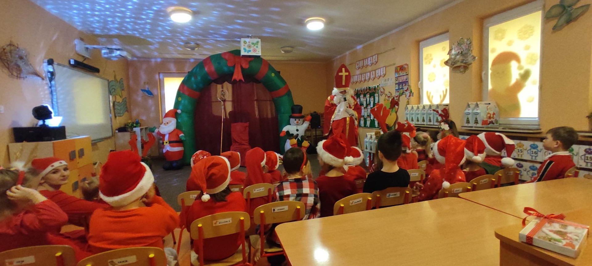 Wizyta Świętego Mikołaja w Punkcie Przedszkolnym w Jastkowicach - Obrazek 1