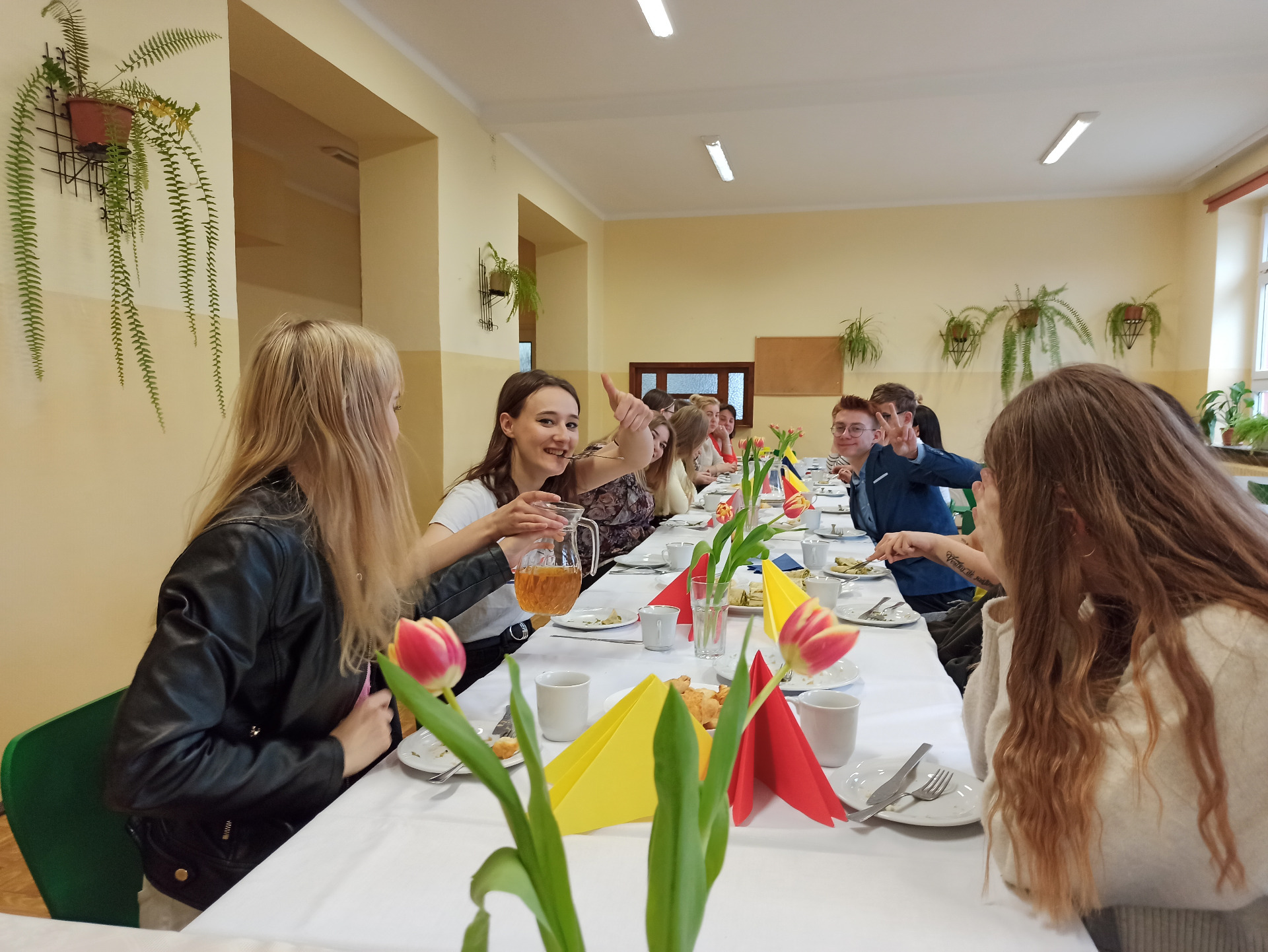 Wieczorem, 7.04 - wspólna kolacja mieszkańców internatu z gośćmi z Ukrainy - Obrazek 5