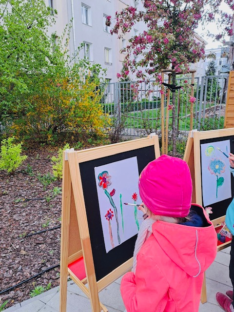 Wiosenny plener malarski w ogrodzie przedszkolnym - Obrazek 2