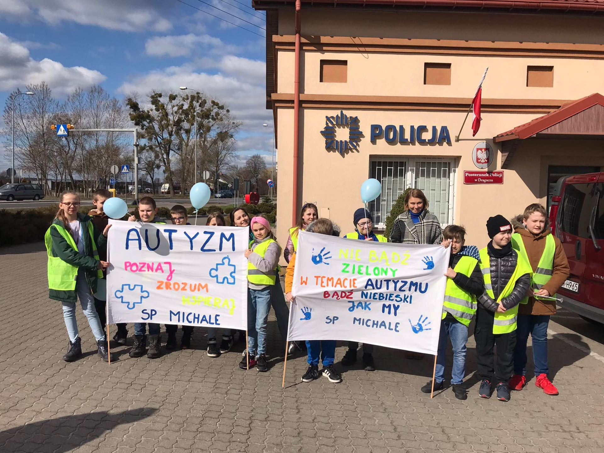 Niebieski marsz do Urzędu Gminy Dragacz- tak świętujemy Dzień Świadomości Autyzmu - Obrazek 6
