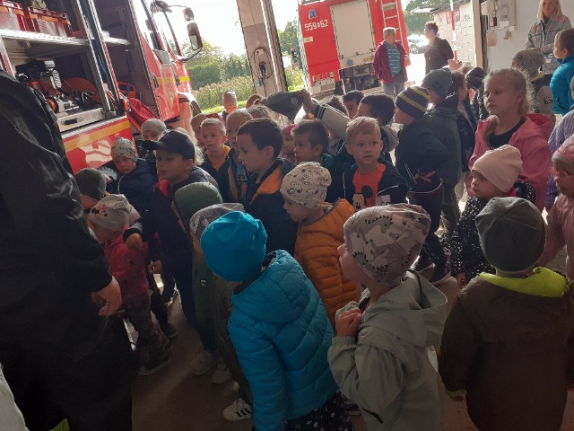 Wizyta przedszkolaków w Ochotniczej Straży Pożarnej w Wierzchlesie - Obrazek 2