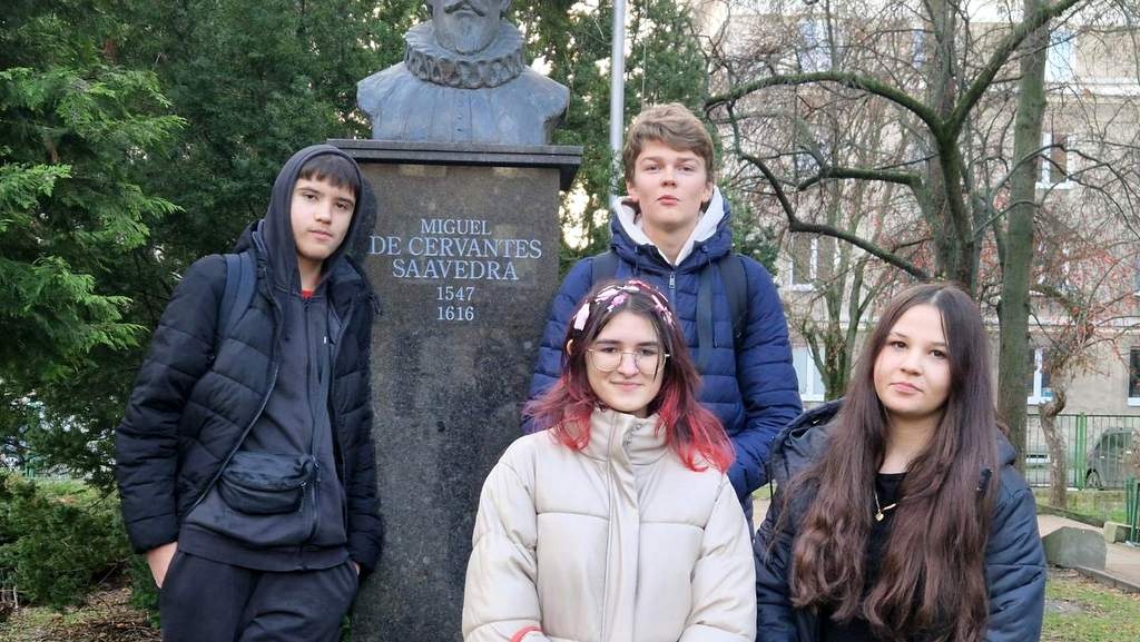 drużyna SP73 reprezentująca szkołę w konkursie wiedzy o Hiszpanii