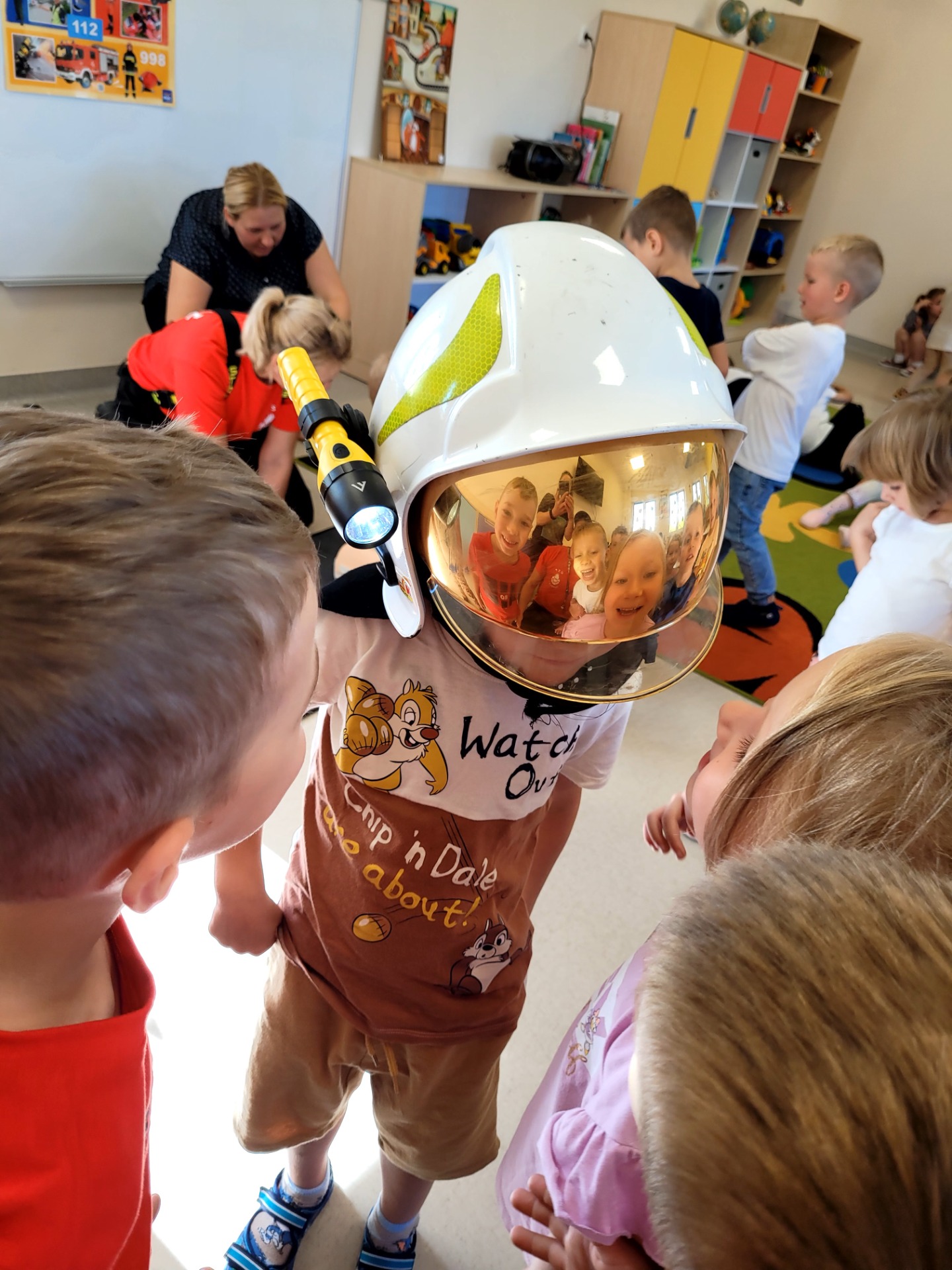 Przedszkolaki numery alarmowe znają i pomocy udzielają – strażacy OSP Topólka z wizytą w Punkcie Przedszkolnym - Obrazek 5