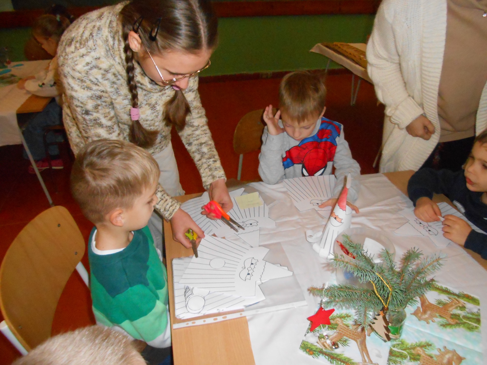 Vianočné tvorivé dielne s deťmi z MŠ Severka - Obrázok 5