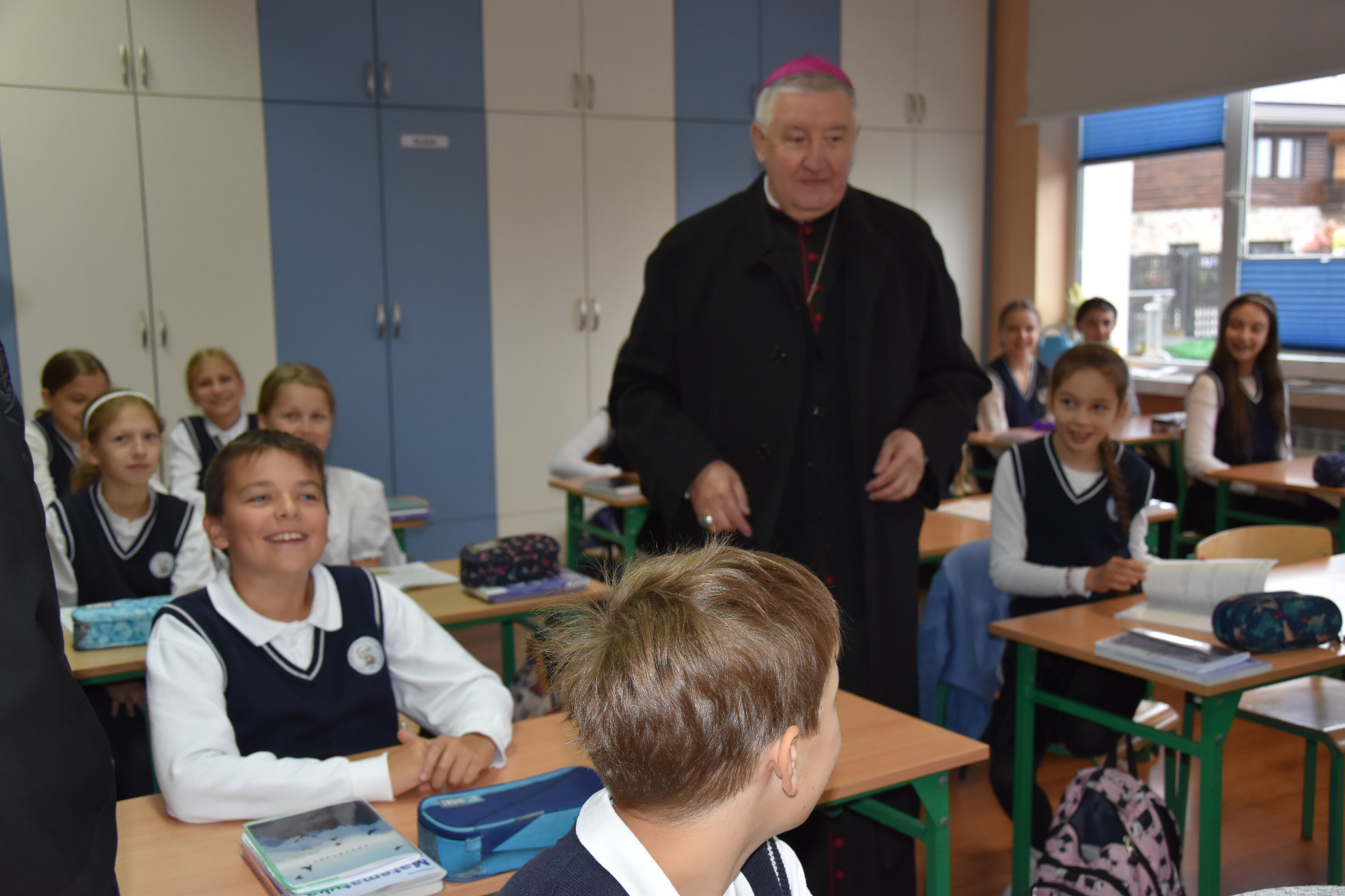 Biskup Romuald Kamiński w naszej szkole - Obrazek 2
