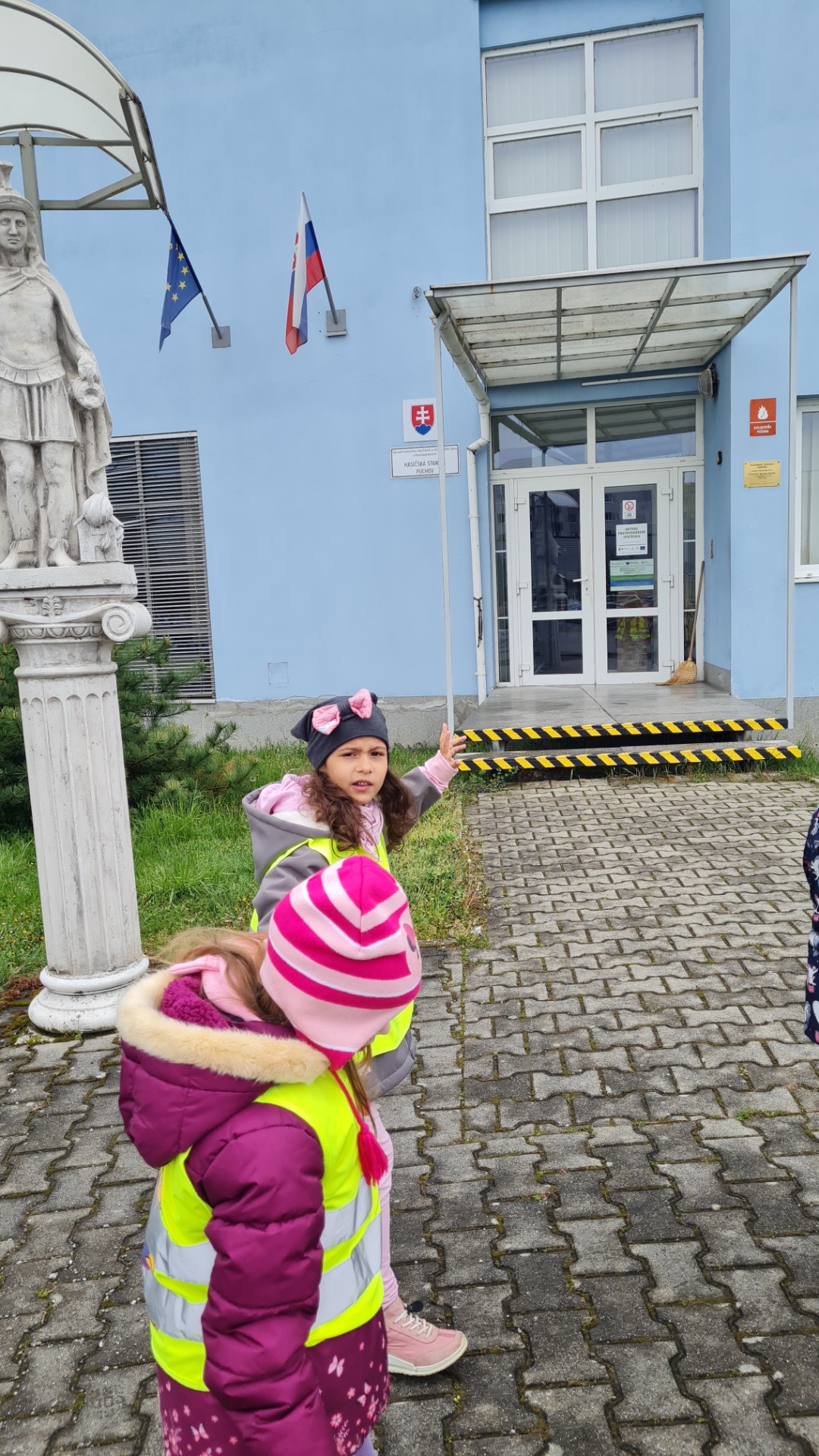Exkurzia detí z MŠ na Hasičskej stanici v Púchove - Obrázok 1