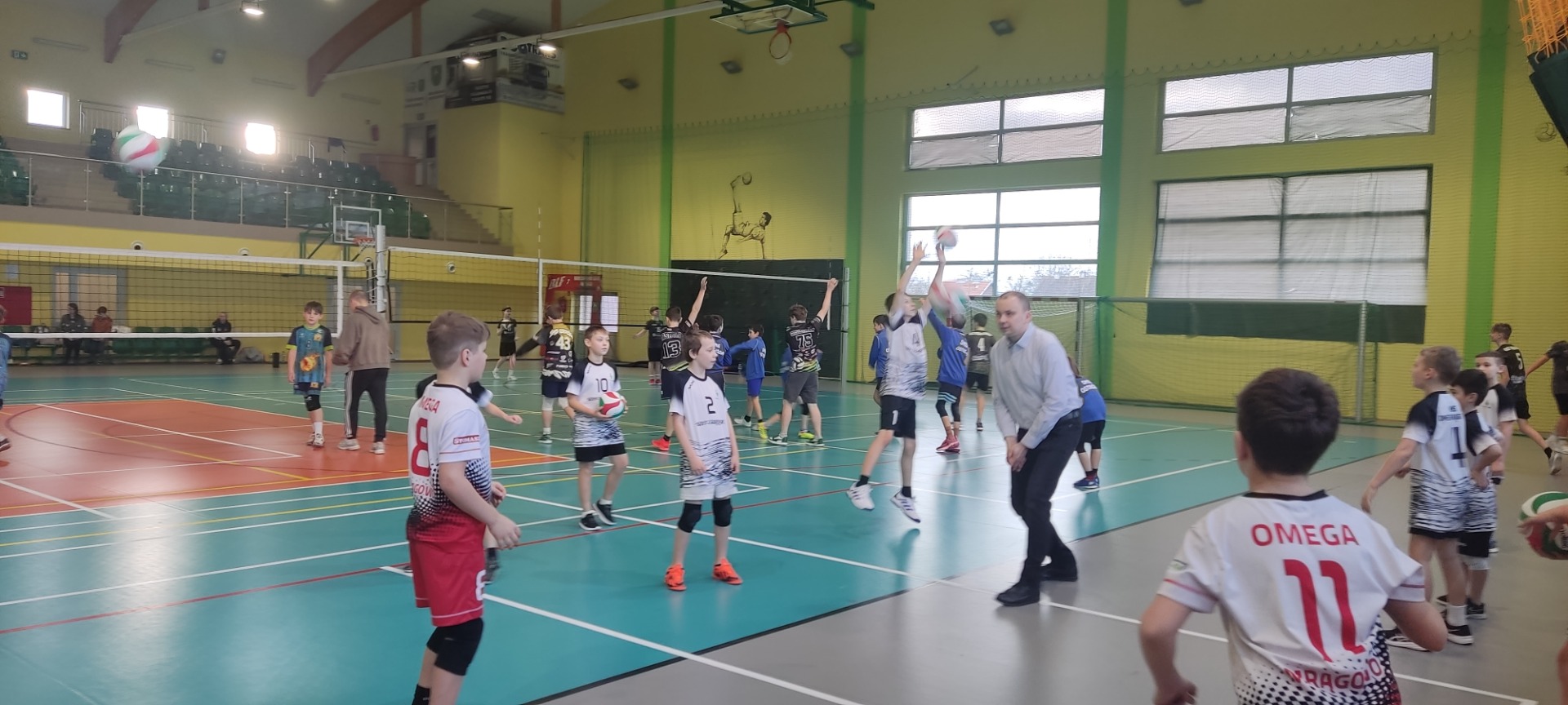 Wojewódzkie rozgrywki w piłkę siatkową chłopców Kinder+ sport Barciany  - Obrazek 4
