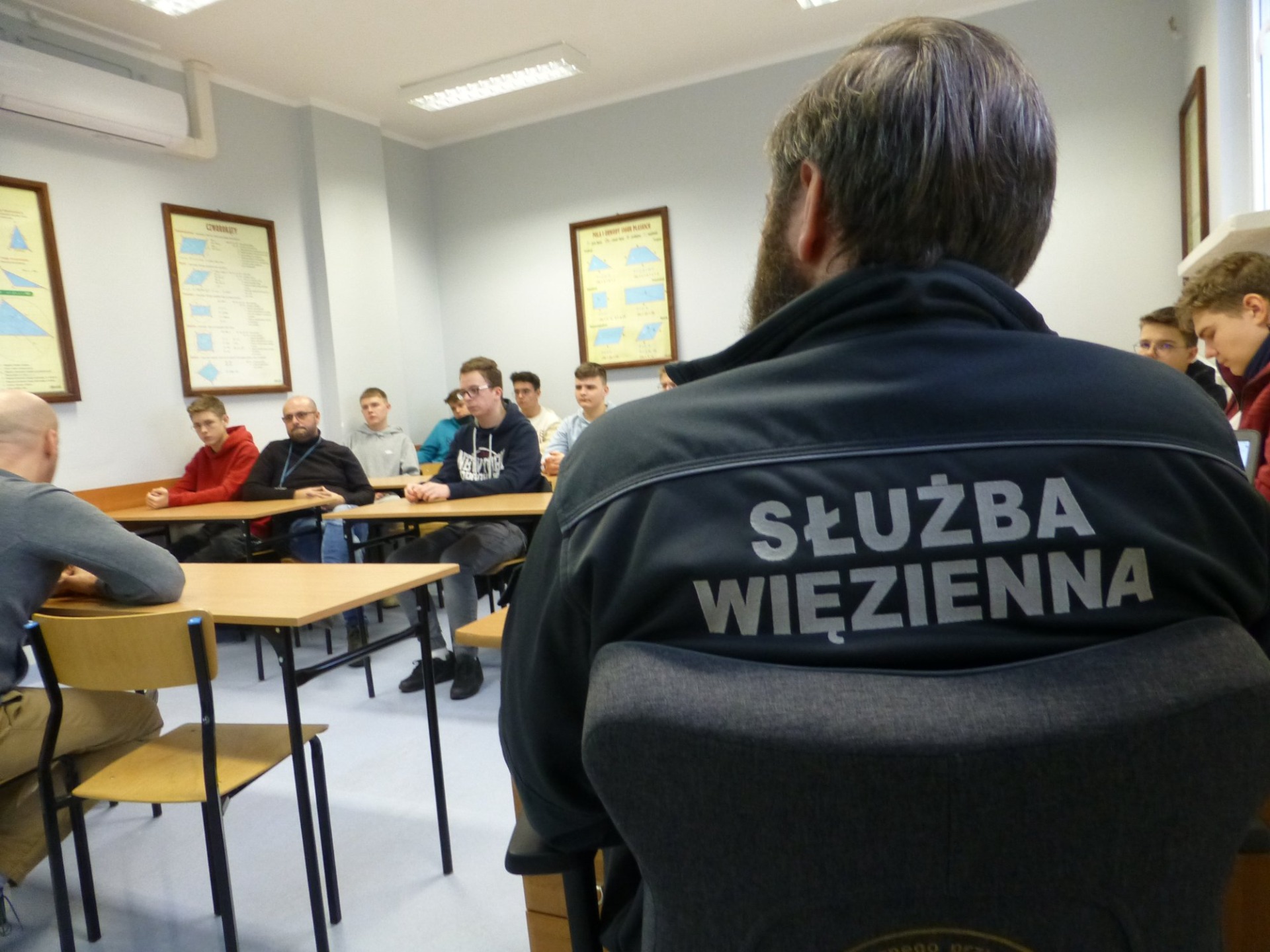 Uczniowie na spotkaniu z osadzonymi w Zakładzie Karnym w Płocku