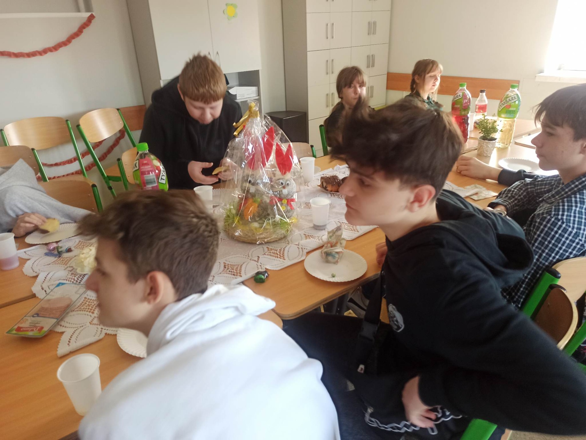 Śniadanie Wielkanocne w klasie 8 🥰😍😗😊 - Obrazek 2