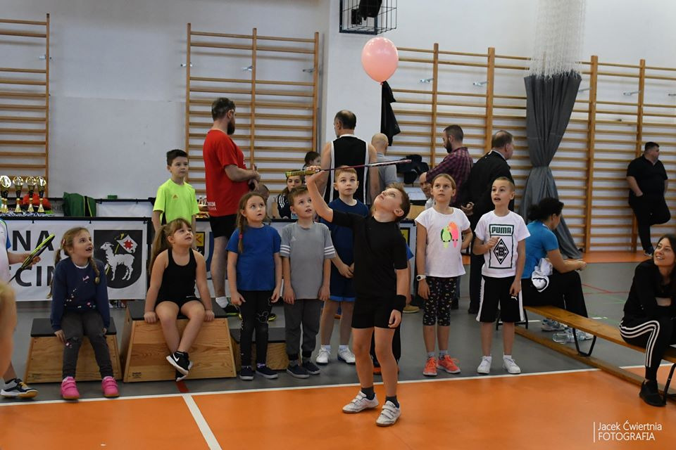 Turniej badmintona o puchar Burmistrza Sulęcina: "Łączymy pokolenia" - Obrazek 2