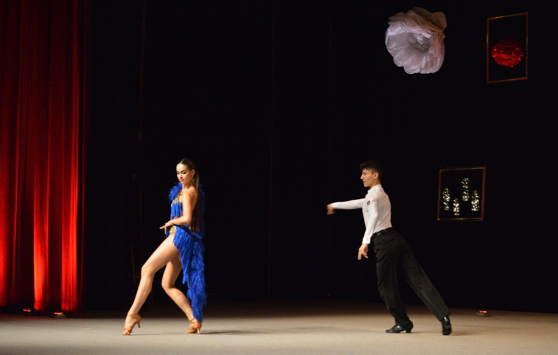 Latinskoamerické tance - Viktória Polláková s tanečným partnerom
(Foto: Martin Suchan, 2.B)