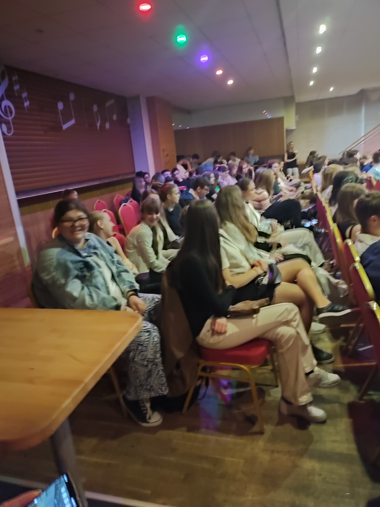 Oslava MDD v škole znovu tradične návštevou divadla - Obrázok 4