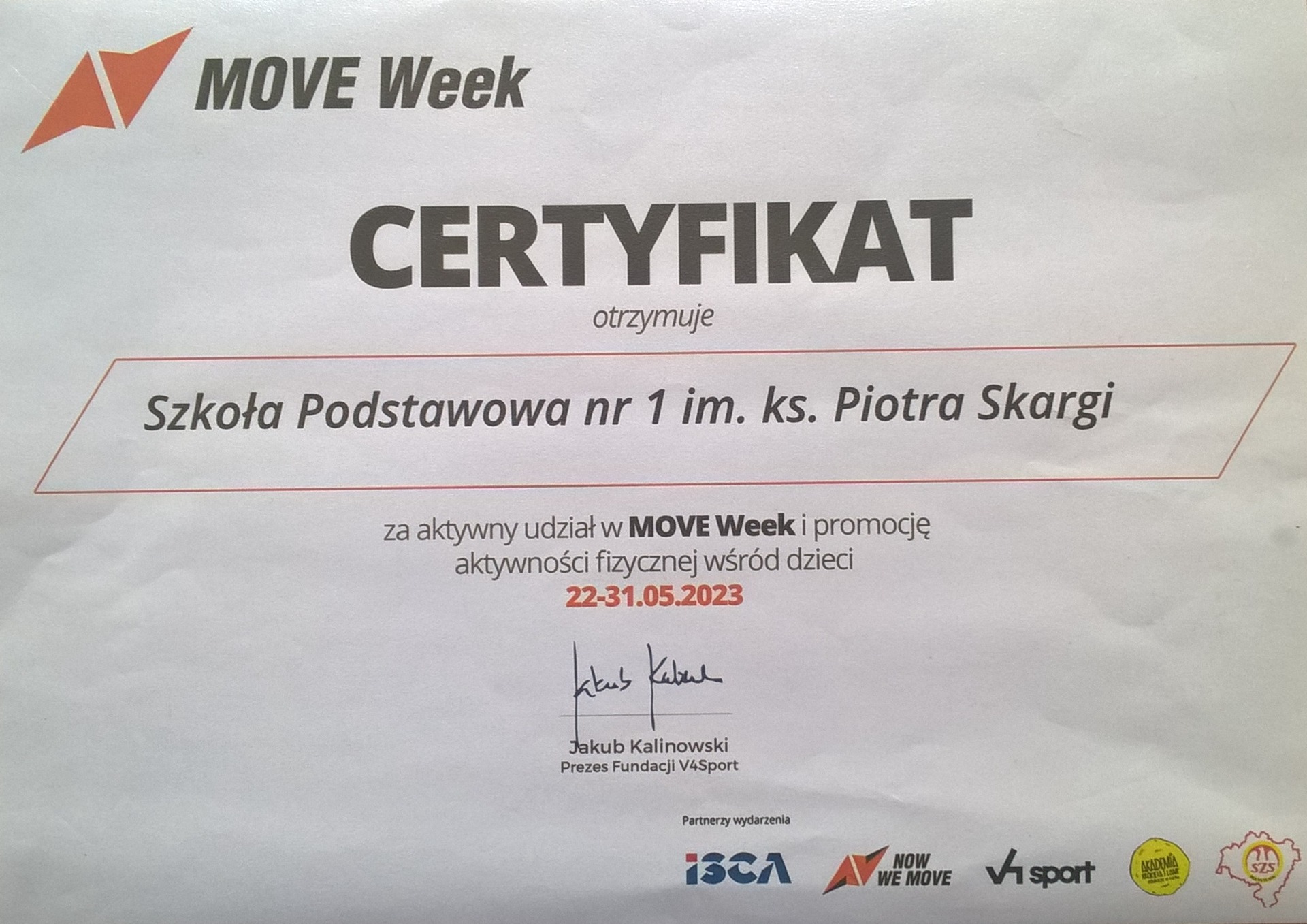 MOVE Week
CERTYFIKAT otrzymuje Szkoła Podstawowa nr 1 im. ks. Piotra Skargi za aktywny udział w MOVE Week i promocję aktywności fizycznej wśród dzieci 22-31.05.2023
J. Kalinowski Prezes Fundacji V4Sport