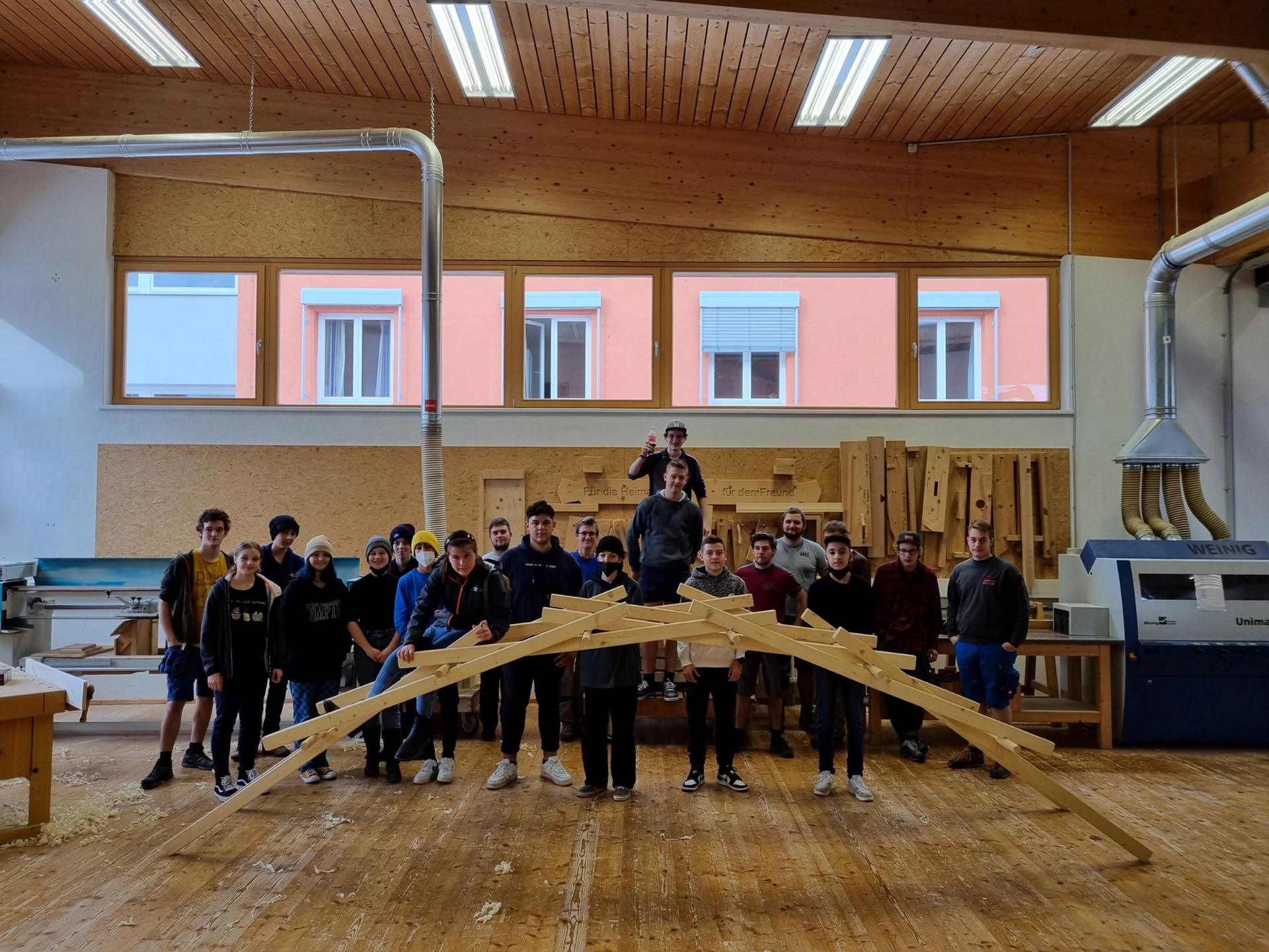 Mittelschule Rattenberg besucht TFBS Holztechnik Absam - Bild 1