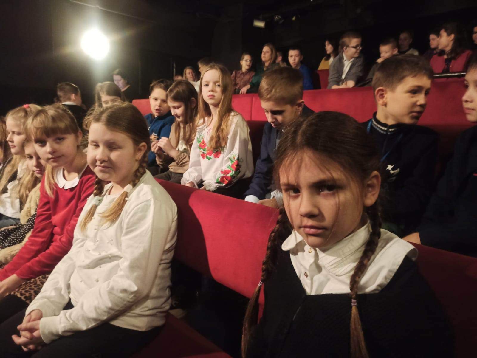Klasa 3 na spektaklu pt. "Kot w butach" w Teatrze Współczesnym 😍😍👏 - Obrazek 4