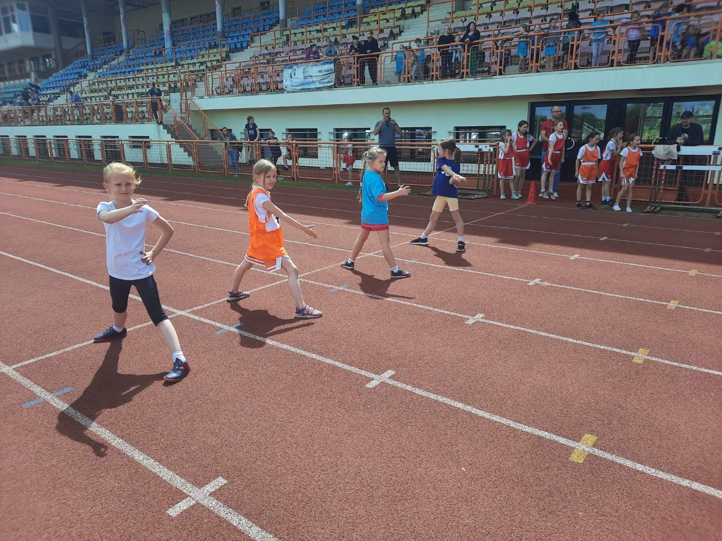 Dzieci biorące udział w Olimpiadzie