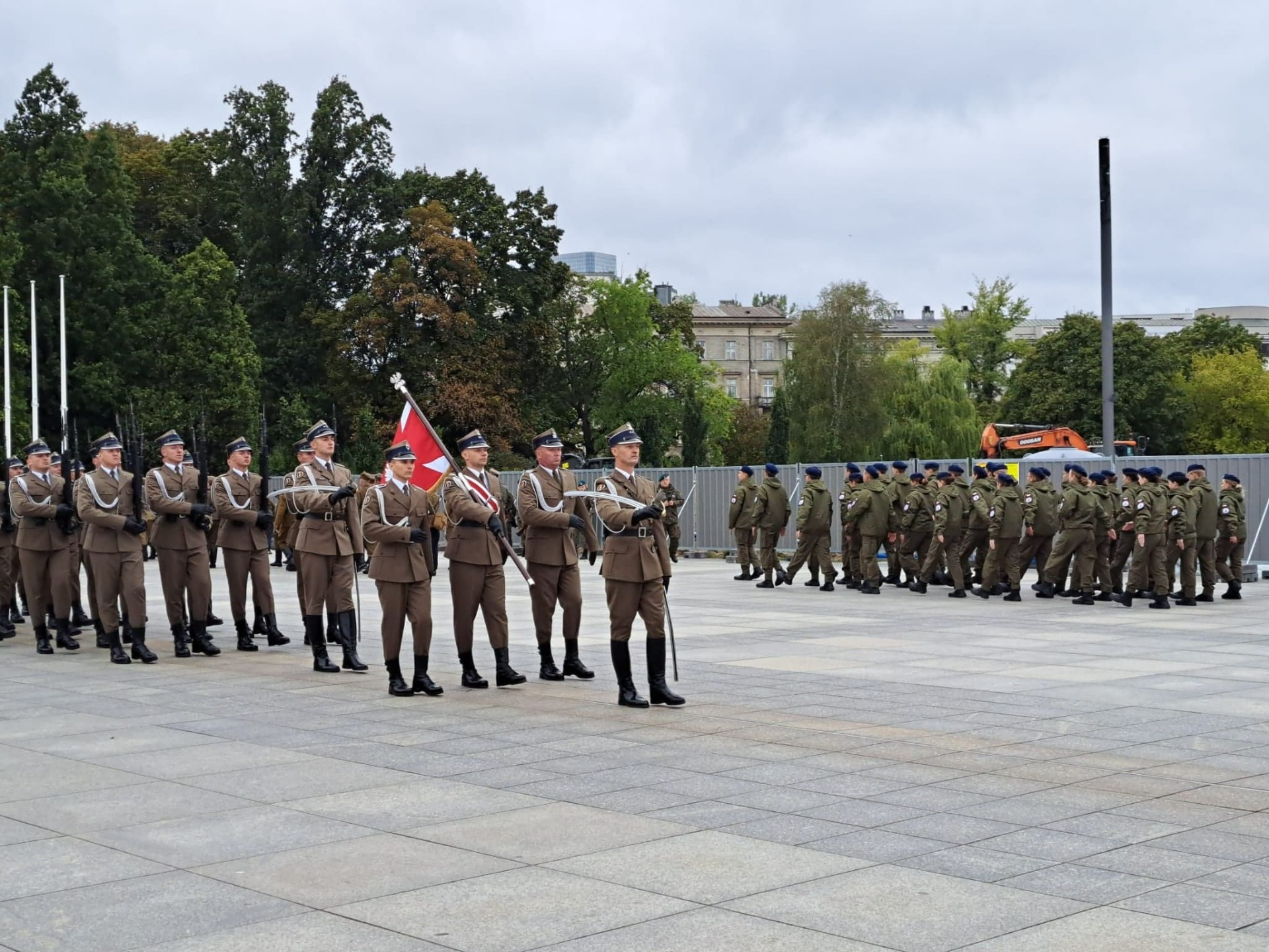 Klasy mundurowe na obchodach 80-lecia Narodowych Sił Zbrojnych w Warszawie - Obrazek 5