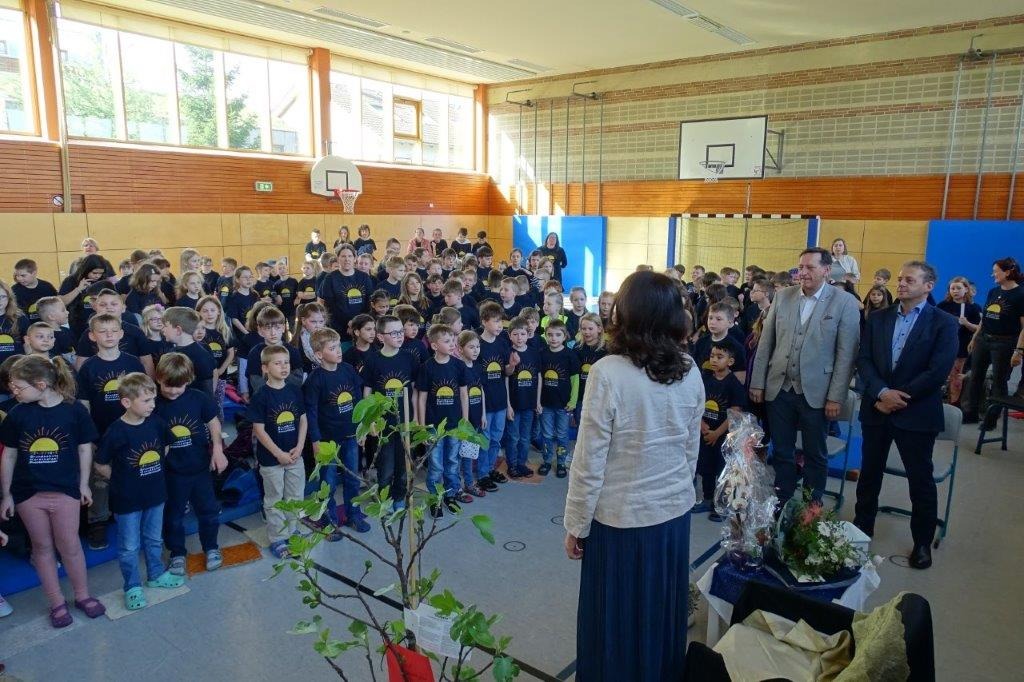 Die Grundschule Marklkofen gratuliert Frau Reubel zum 60. Geburtstag - Bild 1