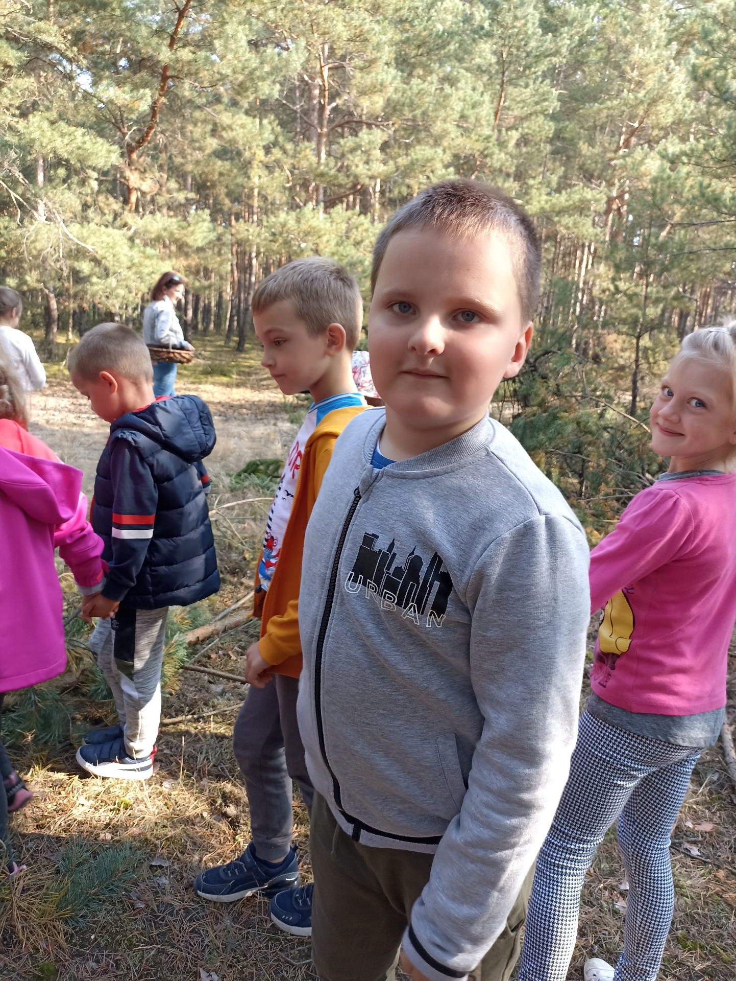 Jesienna wycieczka sześciolatków do lasu  - Obrazek 1